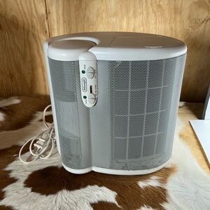 DeLonghi DAP70 Air Purifier & Ionizer PreOwned w/ Filter Working